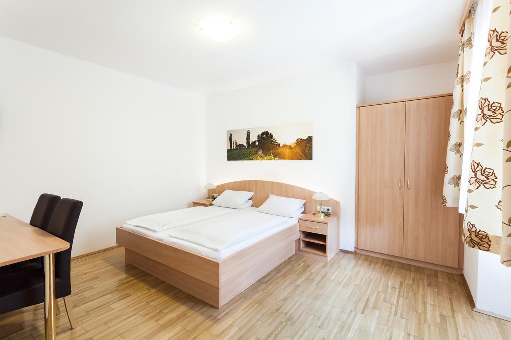 Gaestehaus Ferk - Fruehstueckspension, Bed & Breakfast Bad Radkersburg Værelse billede
