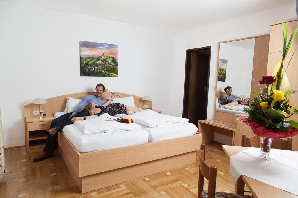 Gaestehaus Ferk - Fruehstueckspension, Bed & Breakfast Bad Radkersburg Værelse billede